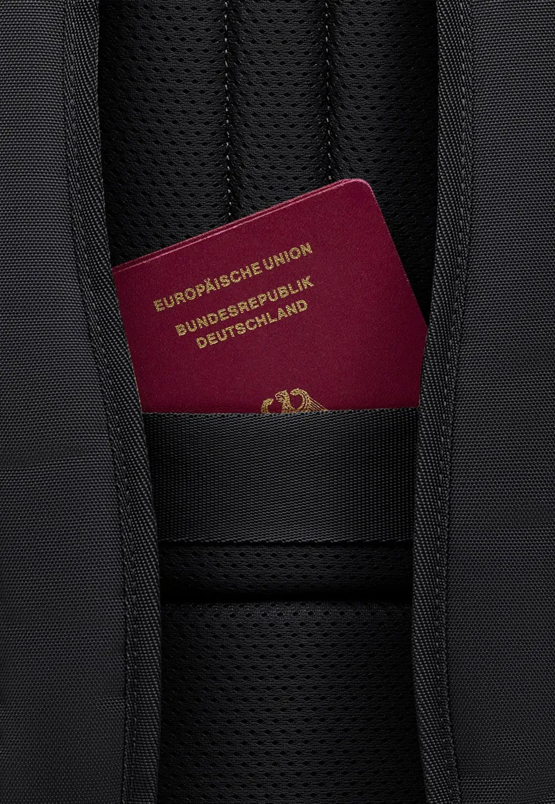 Finn Medium Black - Rucksack
