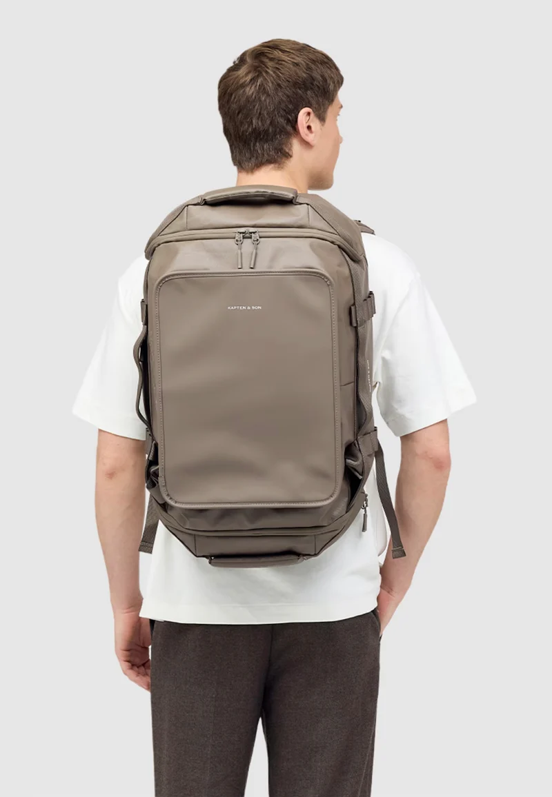 Lisbon Duffle Backpack Medium Walnut - Reiserucksack