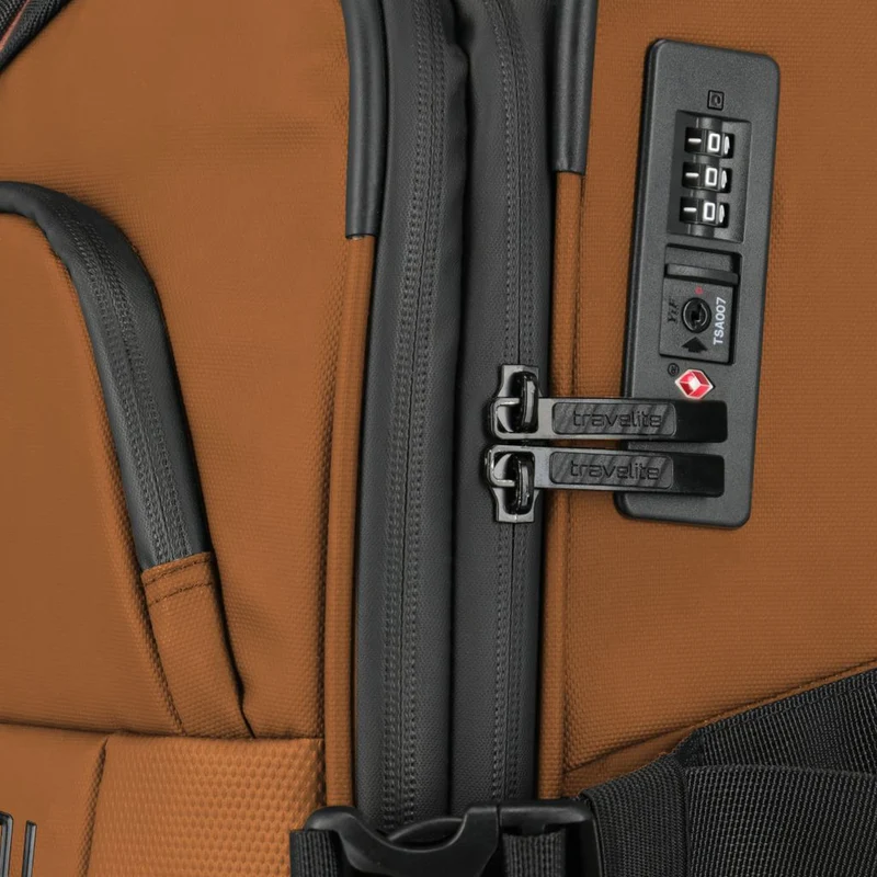 Travelite Briize - 4-Rollen-Trolley M 67 cm erw. (curry)