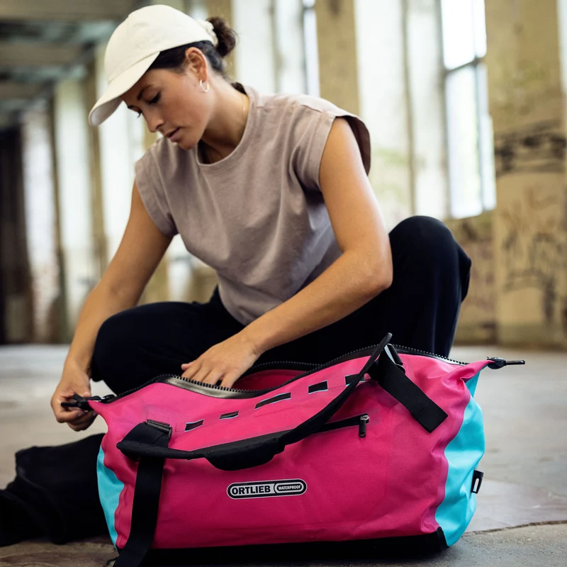 Ortlieb Duffle Lite 40 - Reisetasche / Rucksack 53 cm (blue cyber pink)