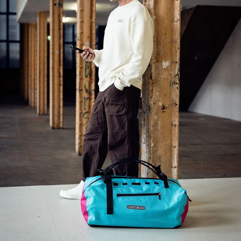 Ortlieb Duffle Lite 60 - Reisetasche / Rucksack 58 cm (blue cyber pink)