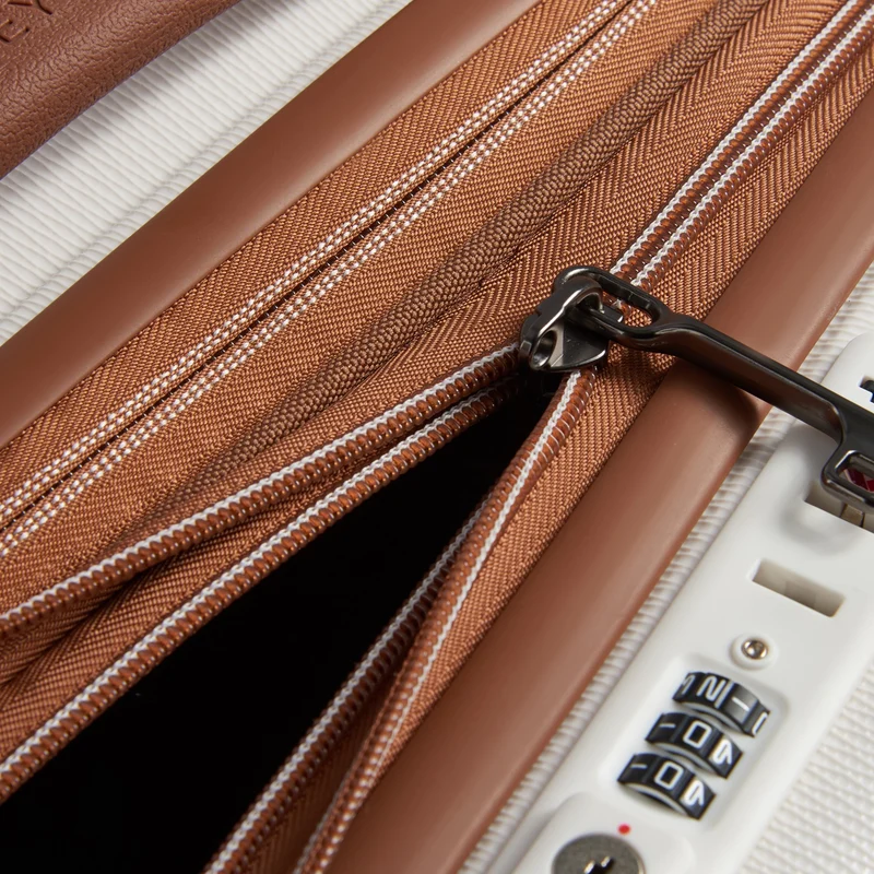 Delsey Paris Chatelet Air 2.0 - 4-Rollen-Kabinentrolley 55 cm erw. 14" USB (angora)