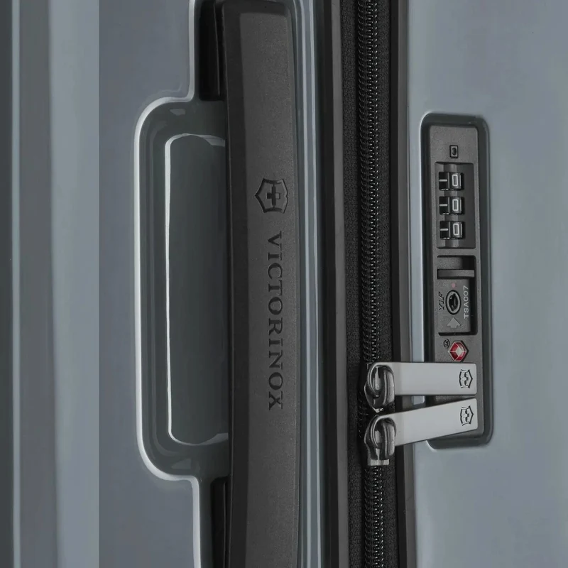 Victorinox Airox - 4-Rollen-Trolley M 69 cm (silver)